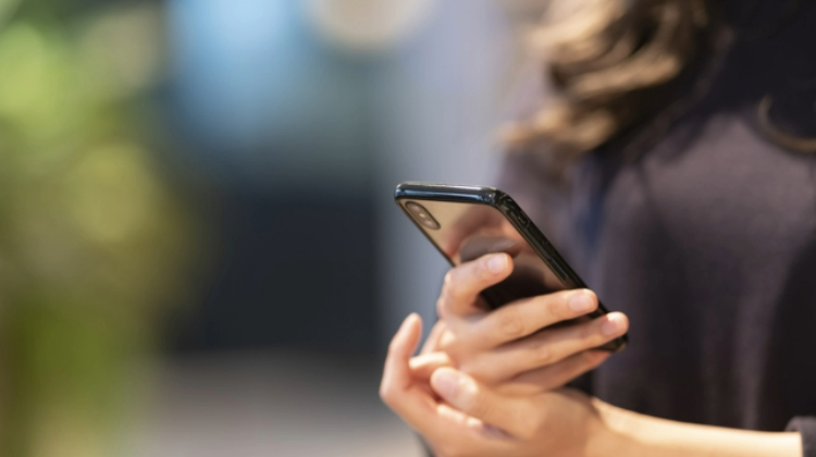 転職活動中に婚活を続けるかどうか