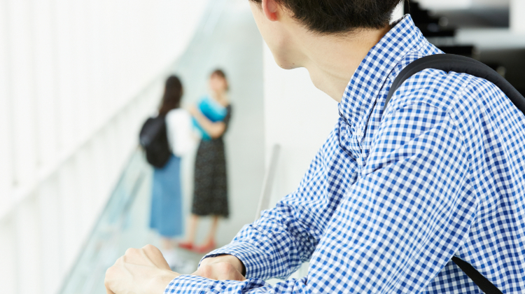 中学の同級生が職場に異動してきて…